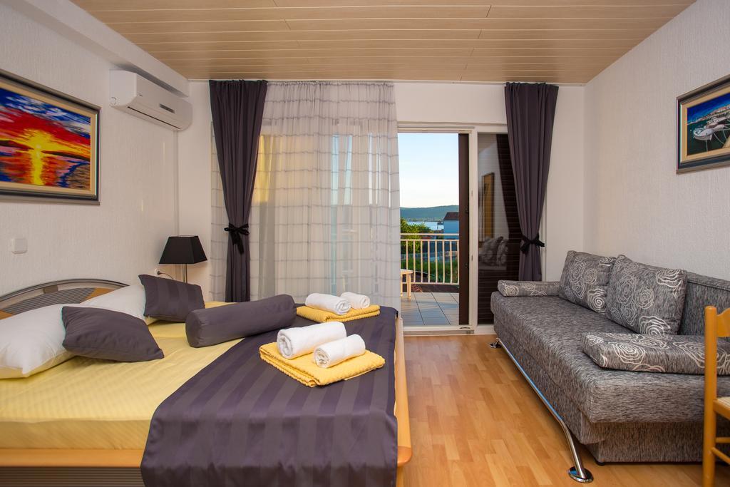 Lanterna Rooms Turanj Εξωτερικό φωτογραφία