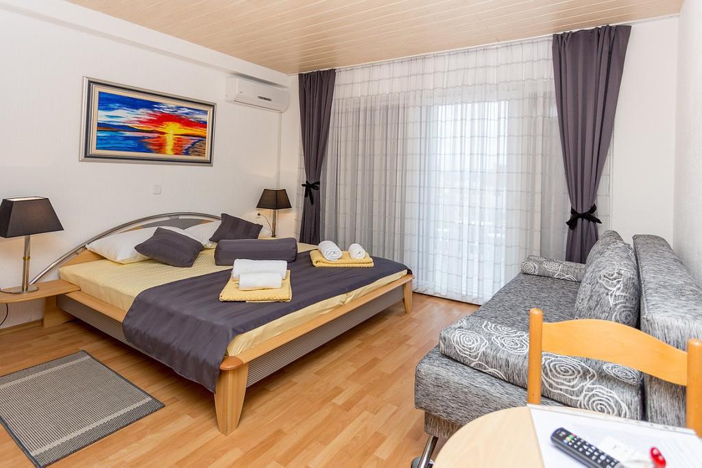 Lanterna Rooms Turanj Εξωτερικό φωτογραφία