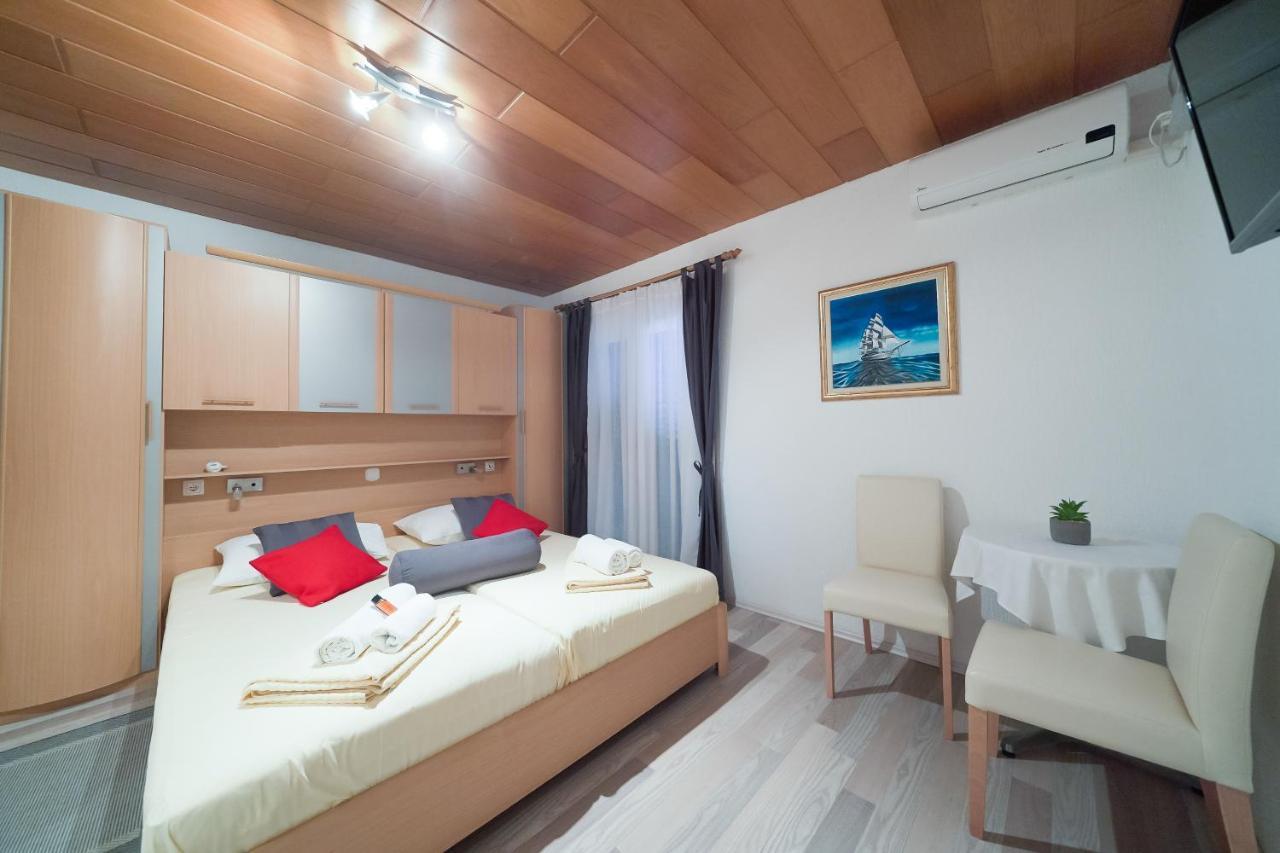 Lanterna Rooms Turanj Εξωτερικό φωτογραφία