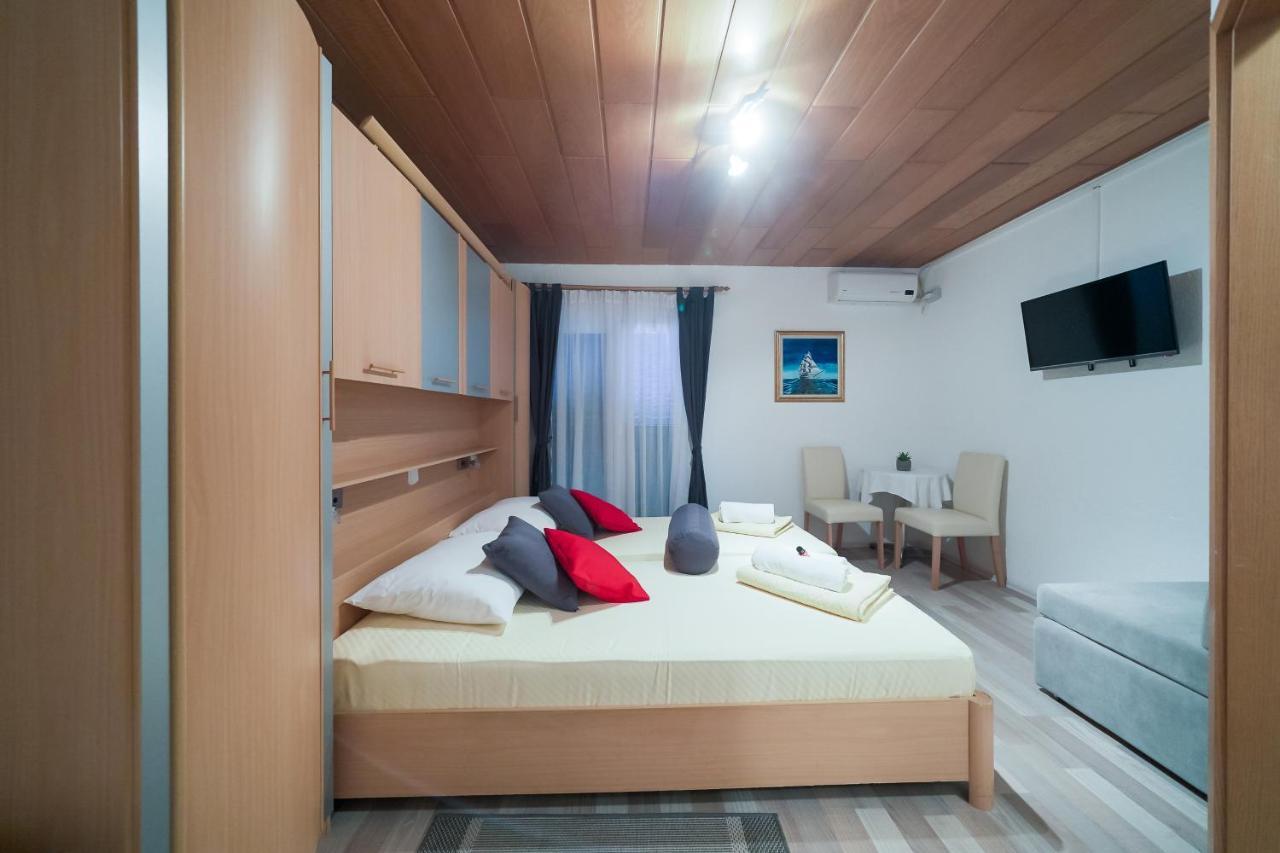 Lanterna Rooms Turanj Εξωτερικό φωτογραφία
